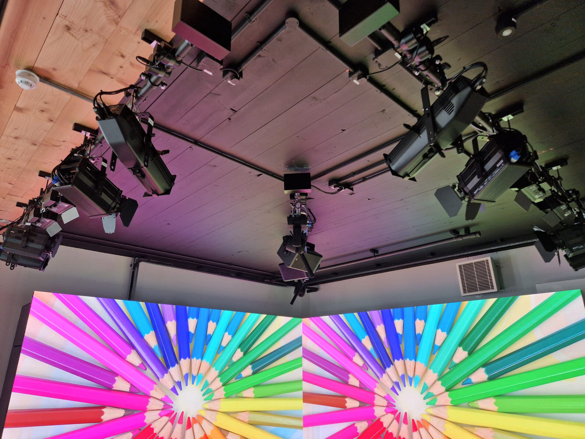 AV in education Brooks 6th Form School Video Wall and Lighting